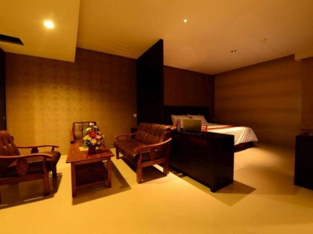 Emilia Hotel By Amazing - Palembang Exterior foto