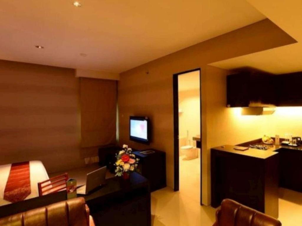 Emilia Hotel By Amazing - Palembang Exterior foto